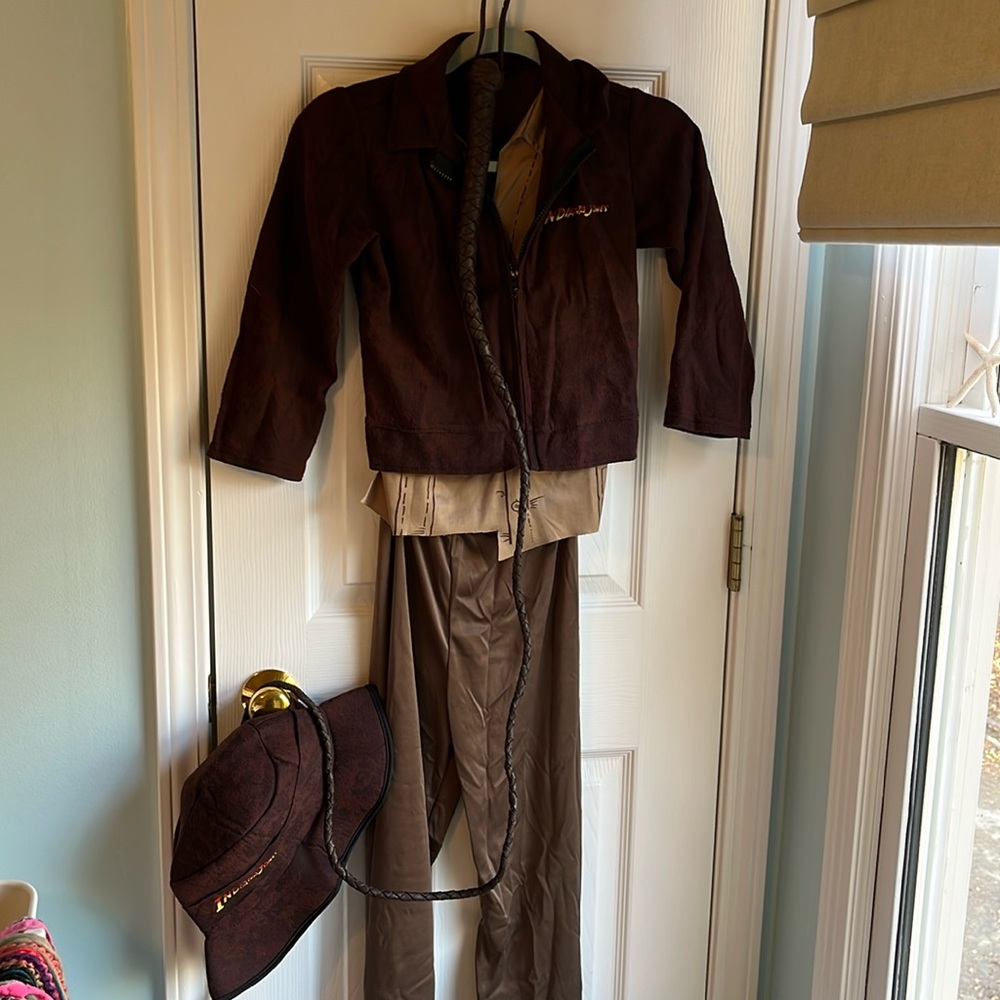 Rubie’s Child Indiana Jones 5 piece Costume.  Size: Child 5-7 years old.